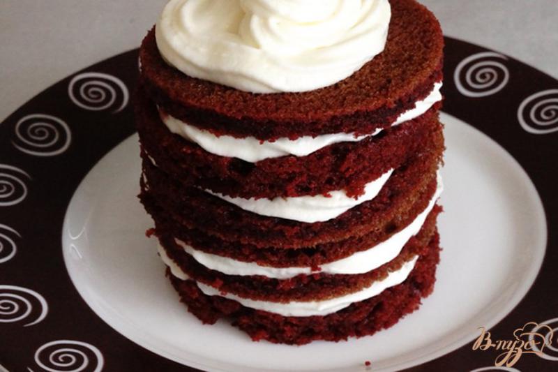 Фото приготовление рецепта: Десерт по мотивам торта «Красный бархат» шаг №14