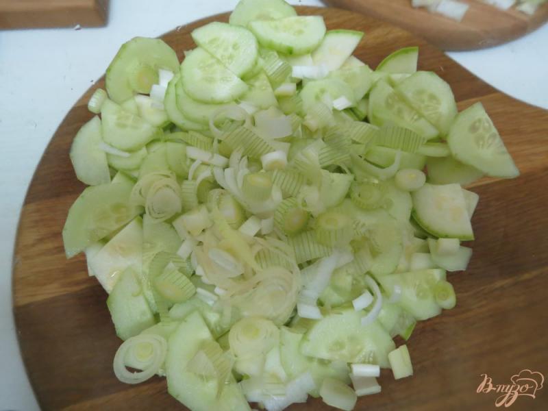 Фото приготовление рецепта: Салат из кабачков и капусты. шаг №5