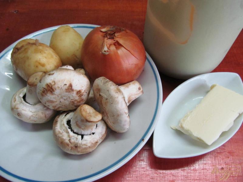 Фото приготовление рецепта: Молодой картофель с грибным соусом шаг №1