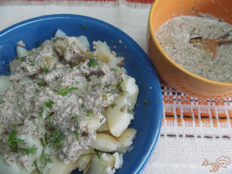 Фото приготовление рецепта: Молодой картофель с грибным соусом шаг №7