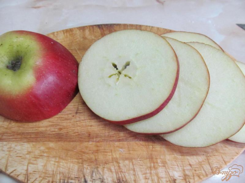 Фото приготовление рецепта: Яблочные кольца в тесте шаг №5