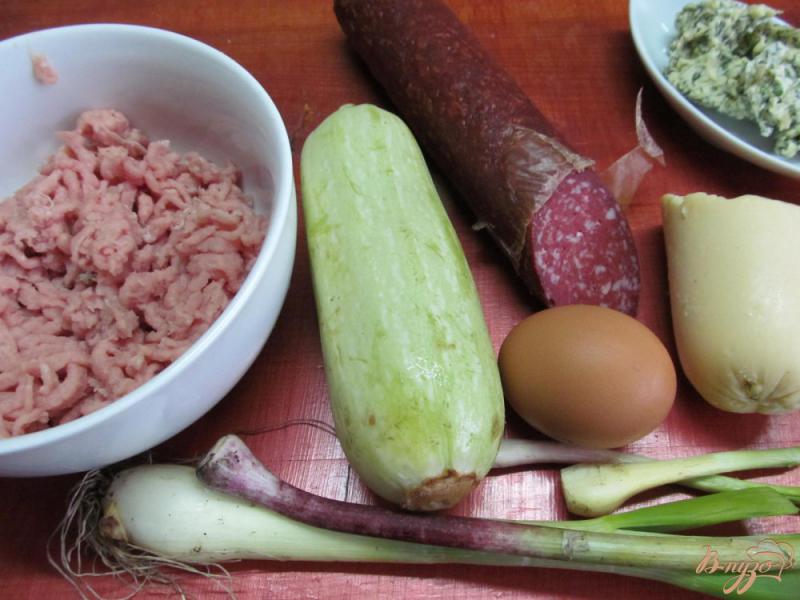 Фото приготовление рецепта: Котлеты с кабачком сыром и салями шаг №1