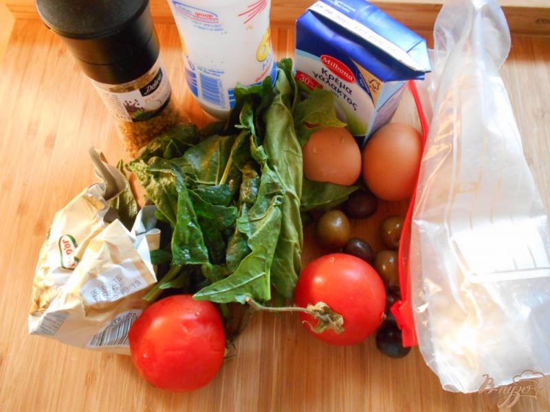 Фото приготовление рецепта: Омлет с помидорами и шпинатом шаг №1