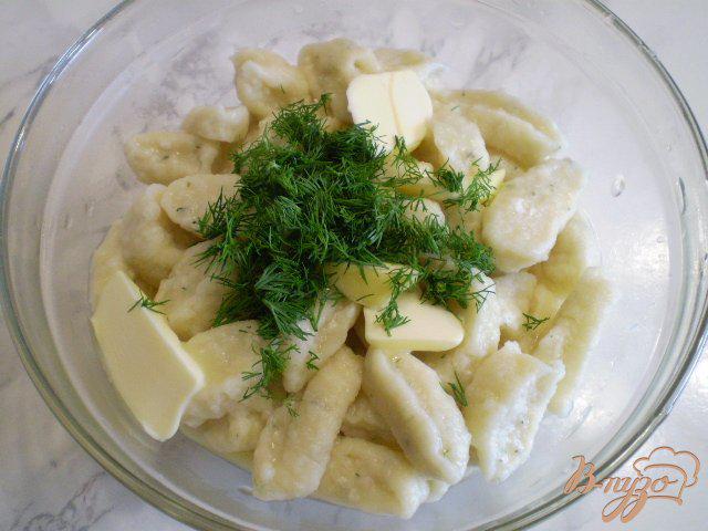 Фото приготовление рецепта: Ленивые вареники соленые с сыром и укропом шаг №6