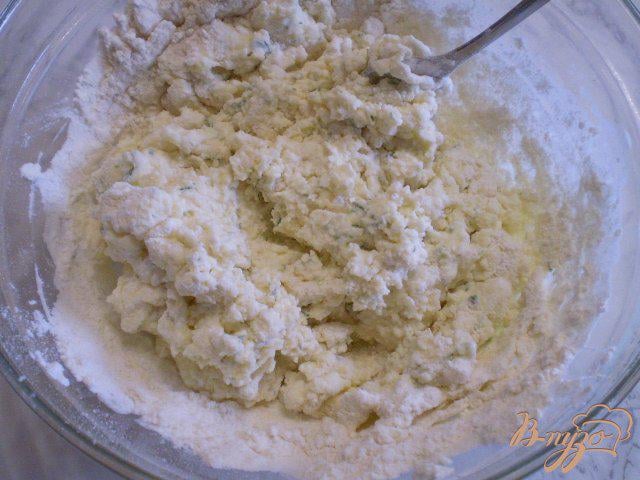 Фото приготовление рецепта: Ленивые вареники соленые с сыром и укропом шаг №3