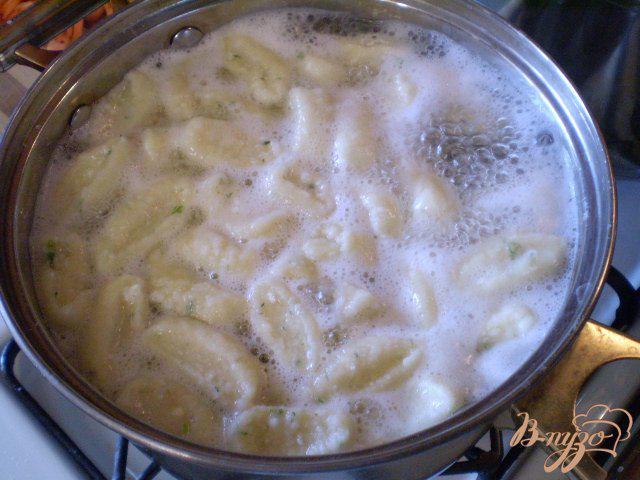 Фото приготовление рецепта: Ленивые вареники соленые с сыром и укропом шаг №5