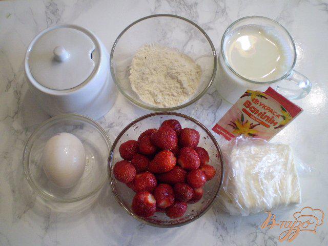 Фото приготовление рецепта: Крем-десерт из клубники шаг №1