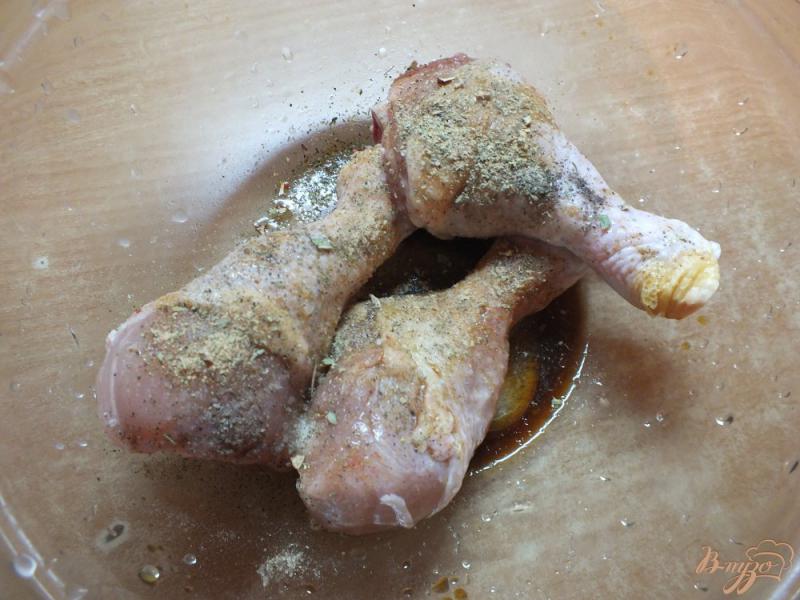 Фото приготовление рецепта: Куриные ножки в соевом соусе и травах шаг №2