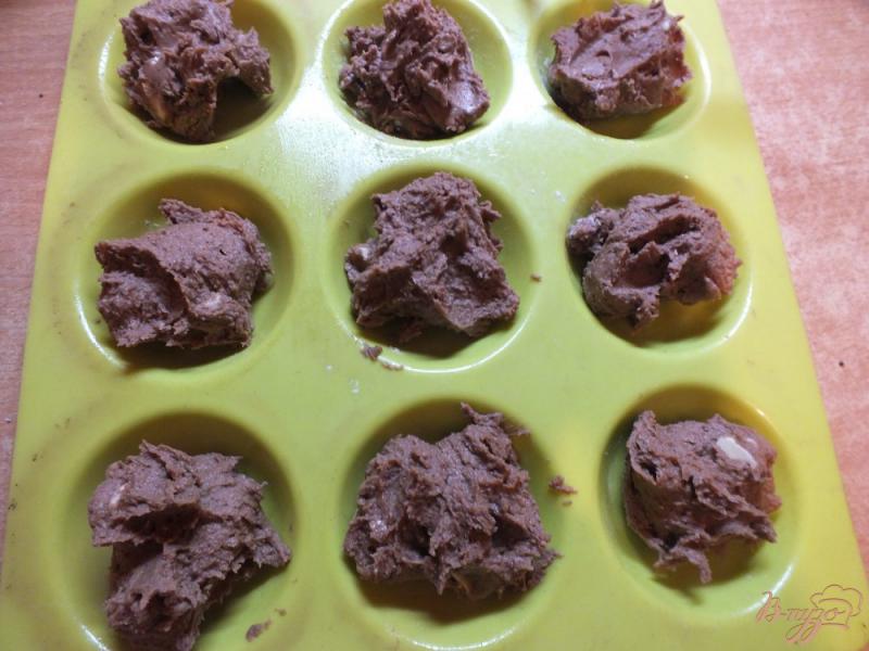 Фото приготовление рецепта: Печенье с двумя видами шоколада шаг №8