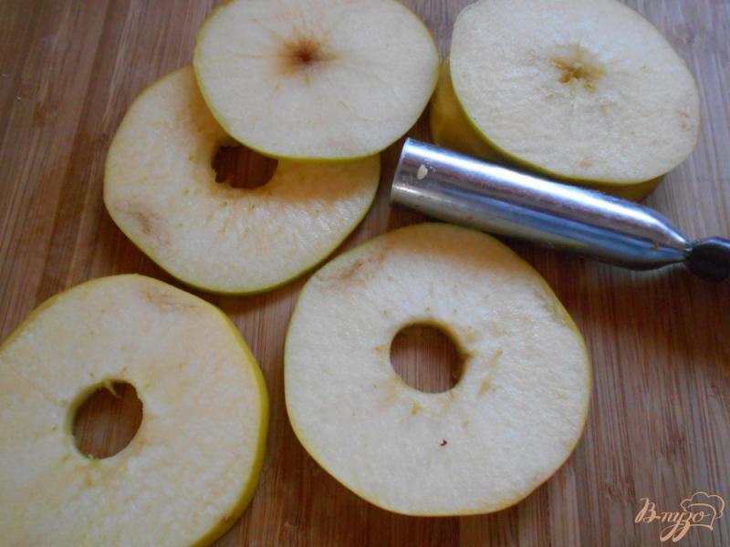 Фото приготовление рецепта: Яблоки в панировке с мороженым шаг №2