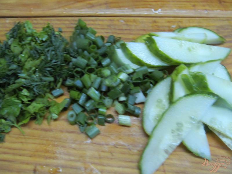 Фото приготовление рецепта: Теплый картофельный салат с копченой куричей шаг №4