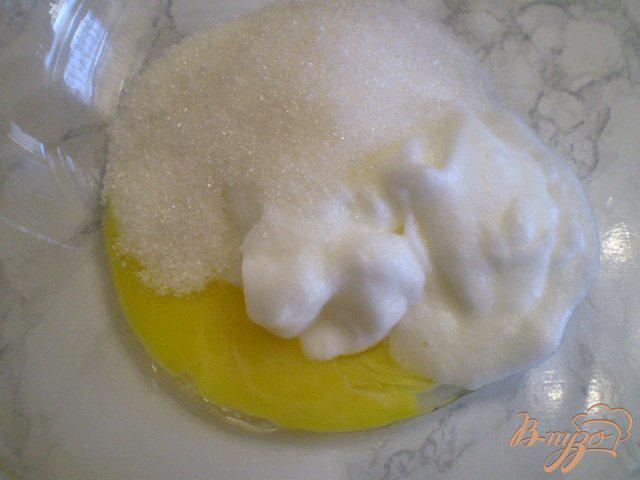 Фото приготовление рецепта: Пирог на клубничном пюре шаг №3