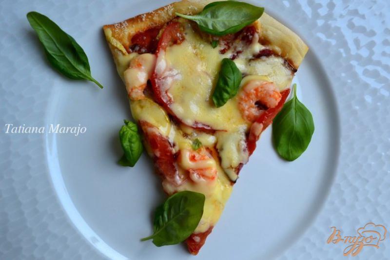 Фото приготовление рецепта: Пицца с кабачком и креветками шаг №8