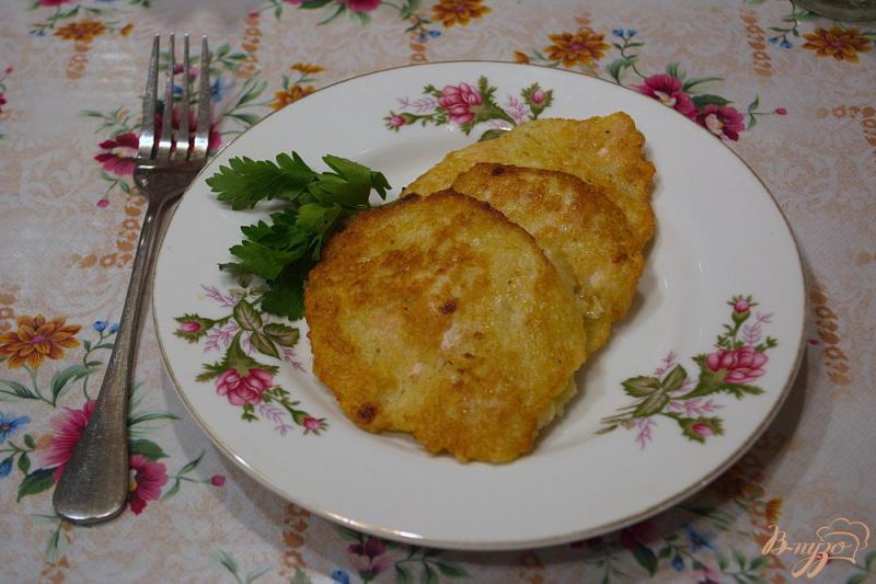 Фото приготовление рецепта: Картофельные котлеты с индейкой шаг №5