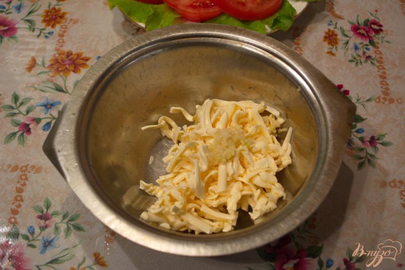 Фото приготовление рецепта: Помидоры с плавленым сыром шаг №3