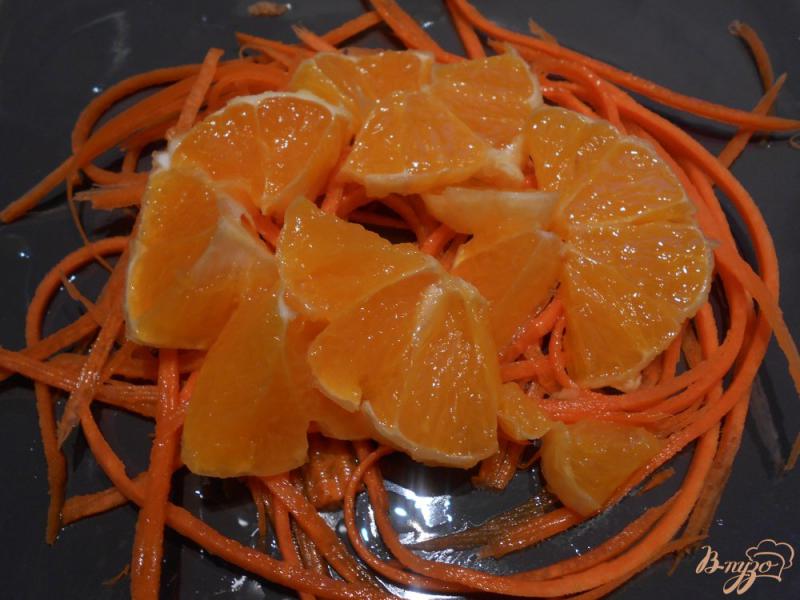 Фото приготовление рецепта: Салат с морковью, апельсином и творожной заправкой шаг №3