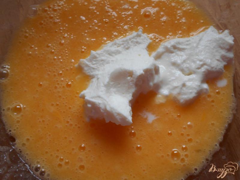 Фото приготовление рецепта: Апельсиновый кекс с ванильным пудингом и цукатами шаг №2