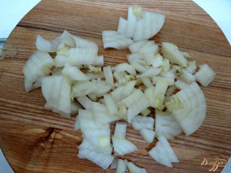 Фото приготовление рецепта: Запеканка из кабачков, капусты  и охотничьих сосисок шаг №2