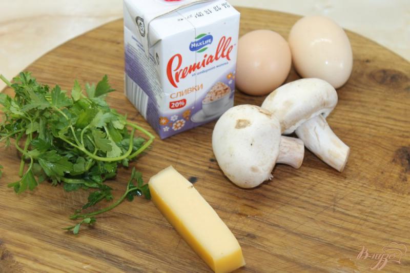 Фото приготовление рецепта: Фриттата с шампиньонами и сыром шаг №1