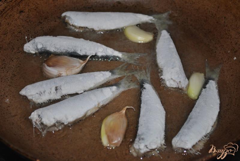 Фото приготовление рецепта: Мигас с сардинами шаг №3