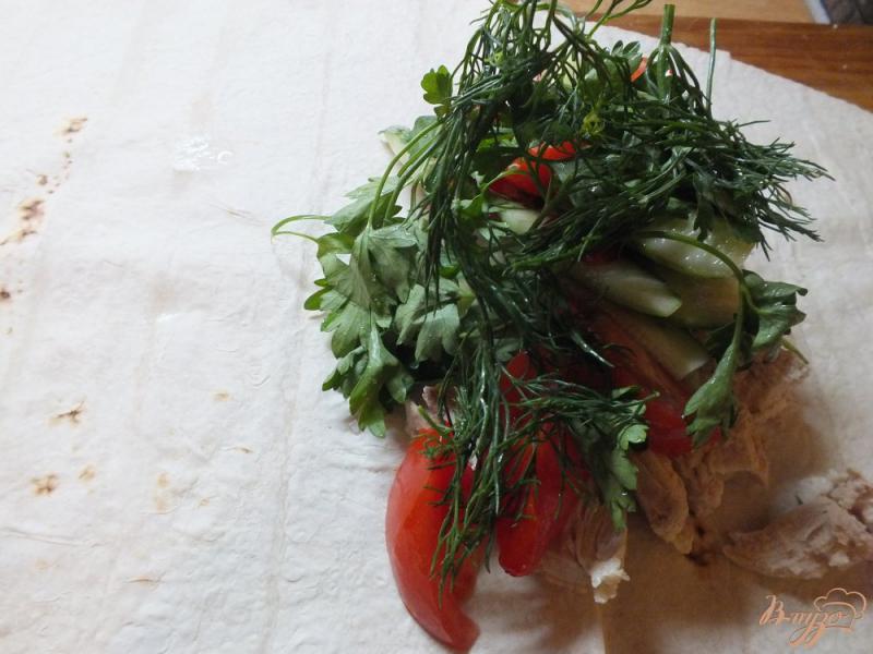Фото приготовление рецепта: Лаваш с отварной курицей и овощами шаг №6