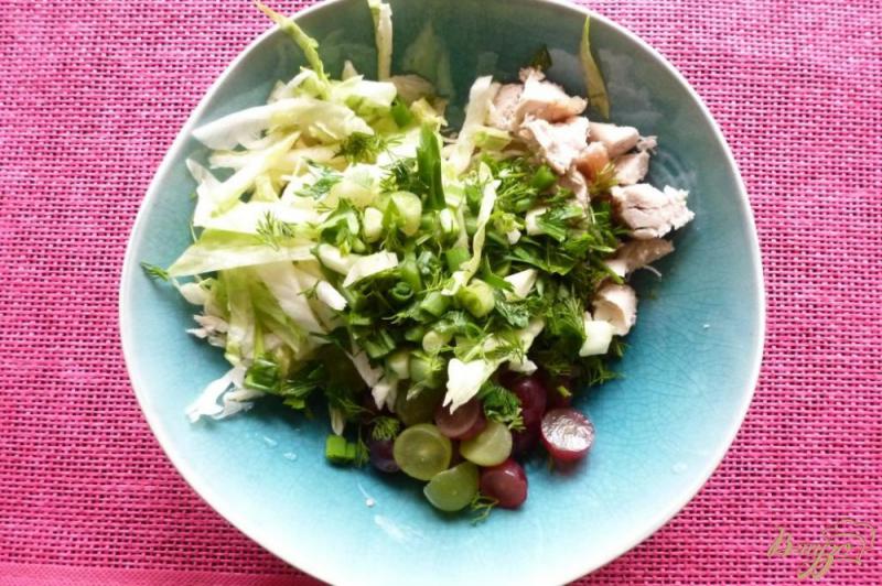 Фото приготовление рецепта: Салат из курицы и винограда шаг №3