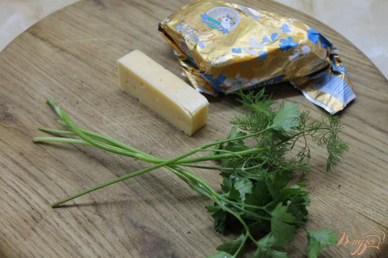 Фото приготовление рецепта: Молодой картофель отварной  с зеленью и твердым сыром шаг №3