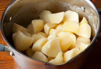 Запеченная острая скумбрия с картофелем