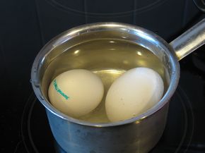 Плавленый сыр с яйцами и чесноком