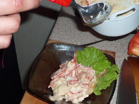 Салат с курицей и мясом краба Салат с курицей и мясом краба