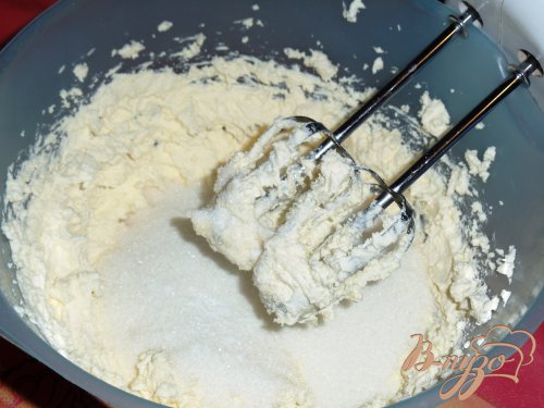 Творожный пирог с ананасами и ореховой посыпкой Творожный пирог с ананасами и ореховой посыпкой