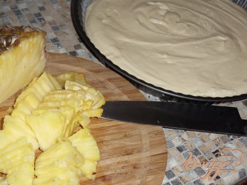 Творожный пирог с ананасами и ореховой посыпкой Творожный пирог с ананасами и ореховой посыпкой