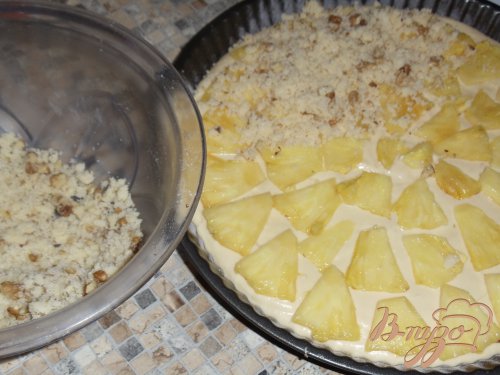 Творожный пирог с ананасами и ореховой посыпкой Творожный пирог с ананасами и ореховой посыпкой