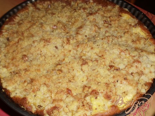 Творожный пирог с ананасами и ореховой посыпкой Творожный пирог с ананасами и ореховой посыпкой