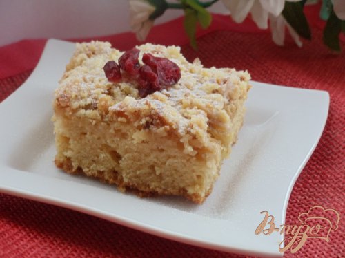 Творожный пирог с ананасами и ореховой посыпкой Творожный пирог с ананасами и ореховой посыпкой
