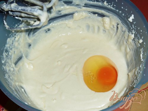 Творожный пирог с ананасами и ореховой посыпкой Творожный пирог с ананасами и ореховой посыпкой
