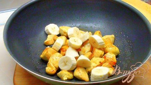 Курица с карри и бананом в банане! Быстрее чем за 10 минут :) Курица с карри и бананом в банане! Быстрее чем за 10 минут :)