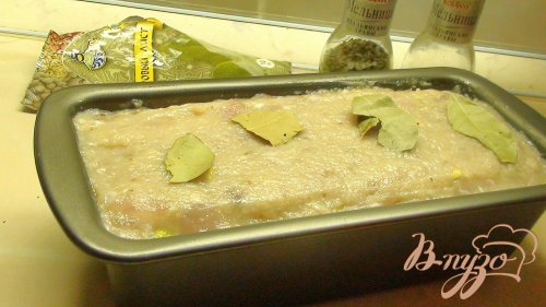 Террин из курицы с фисташками под сырной корочкой. Террин из курицы с фисташками под сырной корочкой.