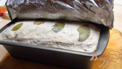 Террин из курицы с фисташками под сырной корочкой. Террин из курицы с фисташками под сырной корочкой.