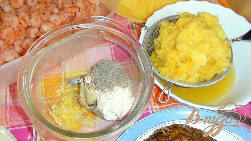 Салат креветочный с ананасом, в ананасе :) Салат креветочный с ананасом, в ананасе :)