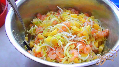 Салат креветочный с ананасом, в ананасе :) Салат креветочный с ананасом, в ананасе :)