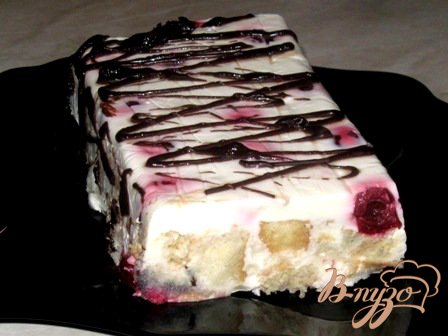 Сметанно-бисквитный десерт с вишней 