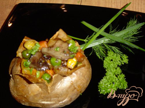 Запеченный картофель с овощами Запеченный картофель с овощами