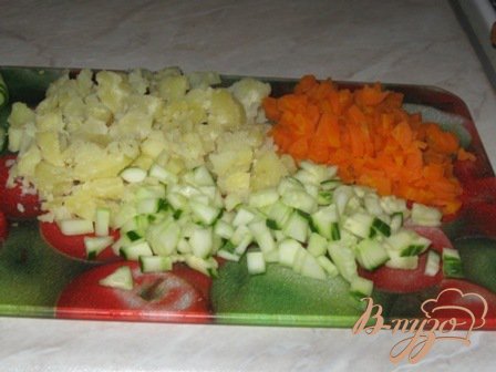 Салат с отварной рыбой и овощами