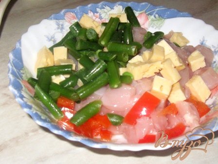 Мясной рулет с сыром  и овощами
