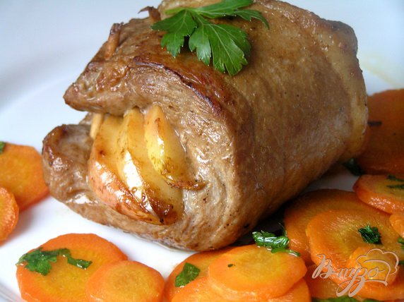 Рецепт Сочный шницель с яблоками и морковным гарниром