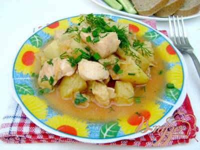 Картофель, тушенный с курицей и капустой Картофель, тушенный с курицей и капустой