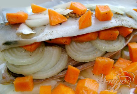 Скумбрия с овощами, запечённая в фольге Скумбрия с овощами, запечённая в фольге
