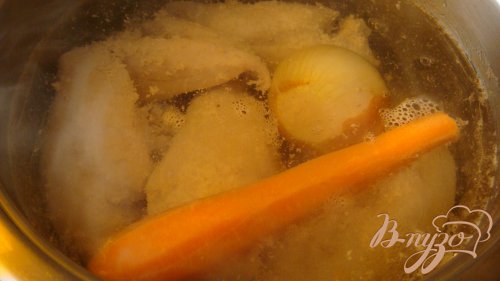 Куриный бульон с фарфелах и манделах Куриный бульон с фарфелах и манделах