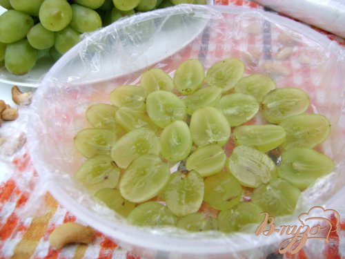 Салат-перевёртыш с куриным филе, виноградом и сладким перцем:) Салат-перевёртыш с куриным филе, виноградом и сладким перцем:)